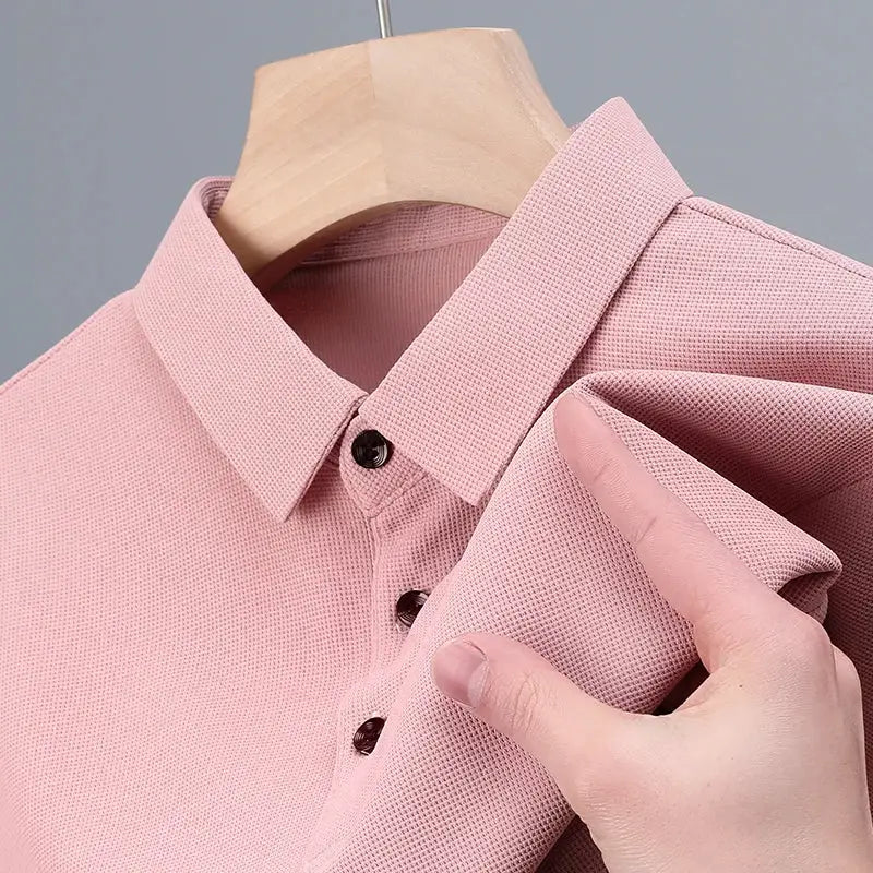 Men's pink short-sleeve polo shirt by Simples Market with classic collar and button placket