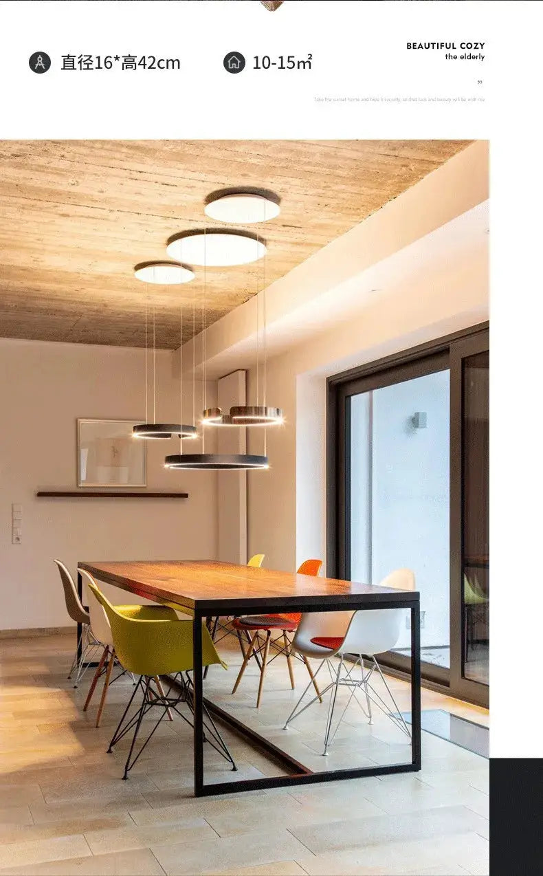 Modern ring ceiling chandelier by Simples Market over a wooden dining table with multi-ring pendant lamps