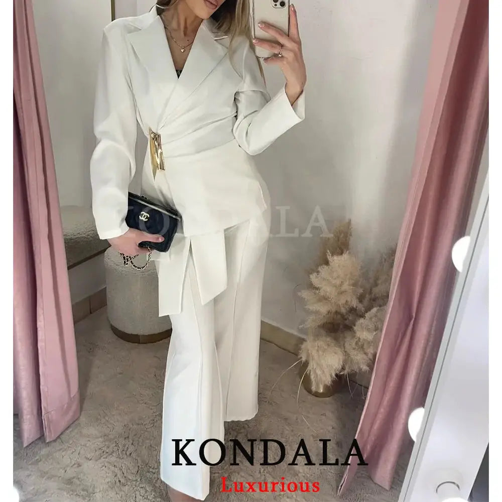 KONDALA white 2-piece blazer suit with long sleeves and matching pants
