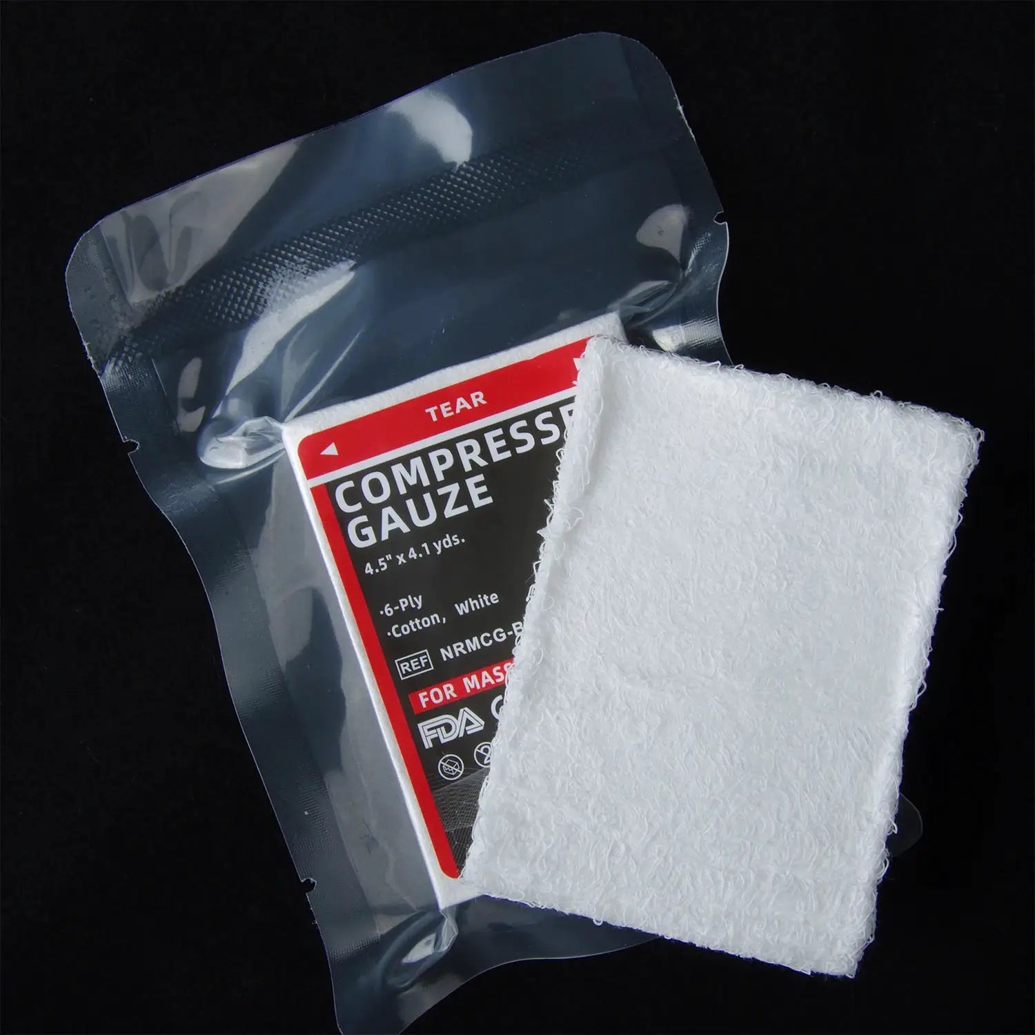 Compressed sterile gauze from Simples Market in vacuum packaging with white Z-folded gauze pad