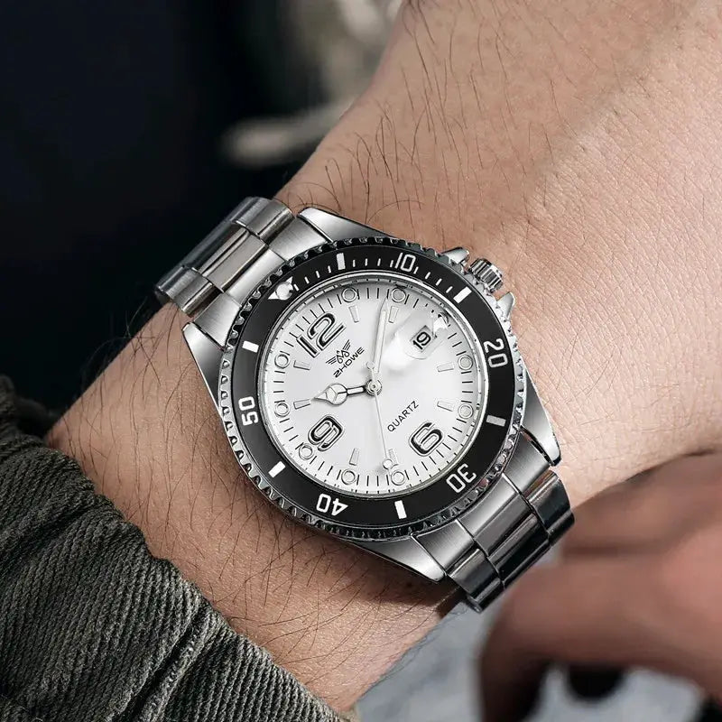 Simples Market men's stainless steel quartz wristwatch with white dial, black bezel, and metal link bracelet