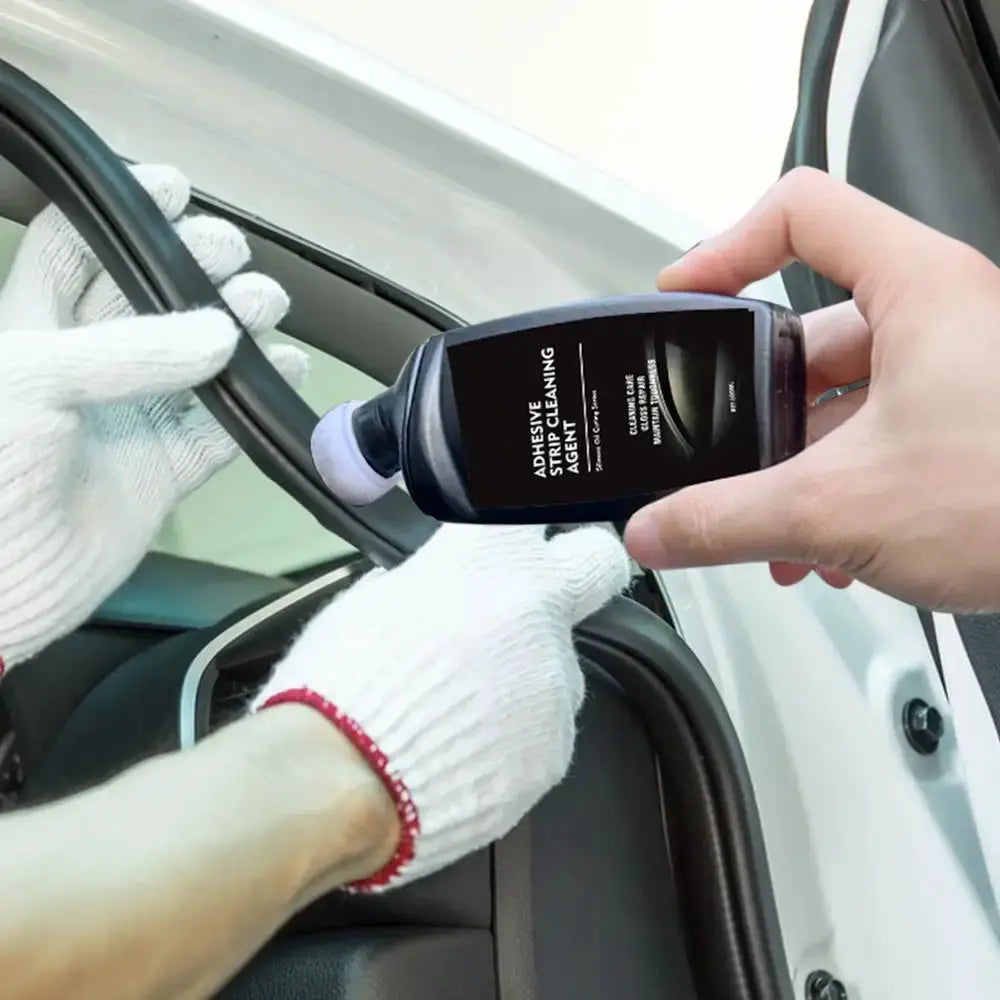Car rubber conditioner bottle by Simples Market, 100ml, black bottle applied to car door seal