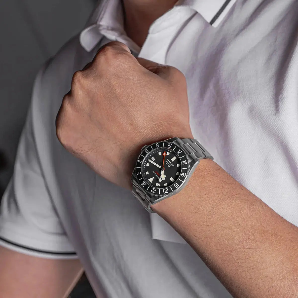 SEESTERN Diver watch, titanium GMT, black dial, stainless steel bracelet, sapphire crystal, 200M water resistant