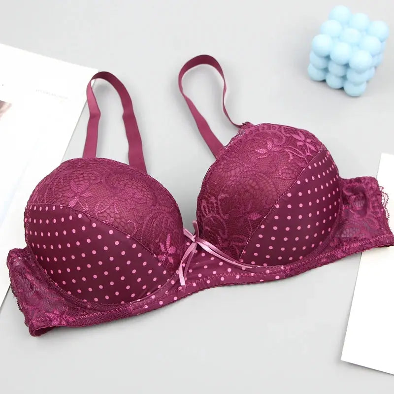 DaiNaFang lace bra, magenta with pink polka dots and lace trim, Simples Market.