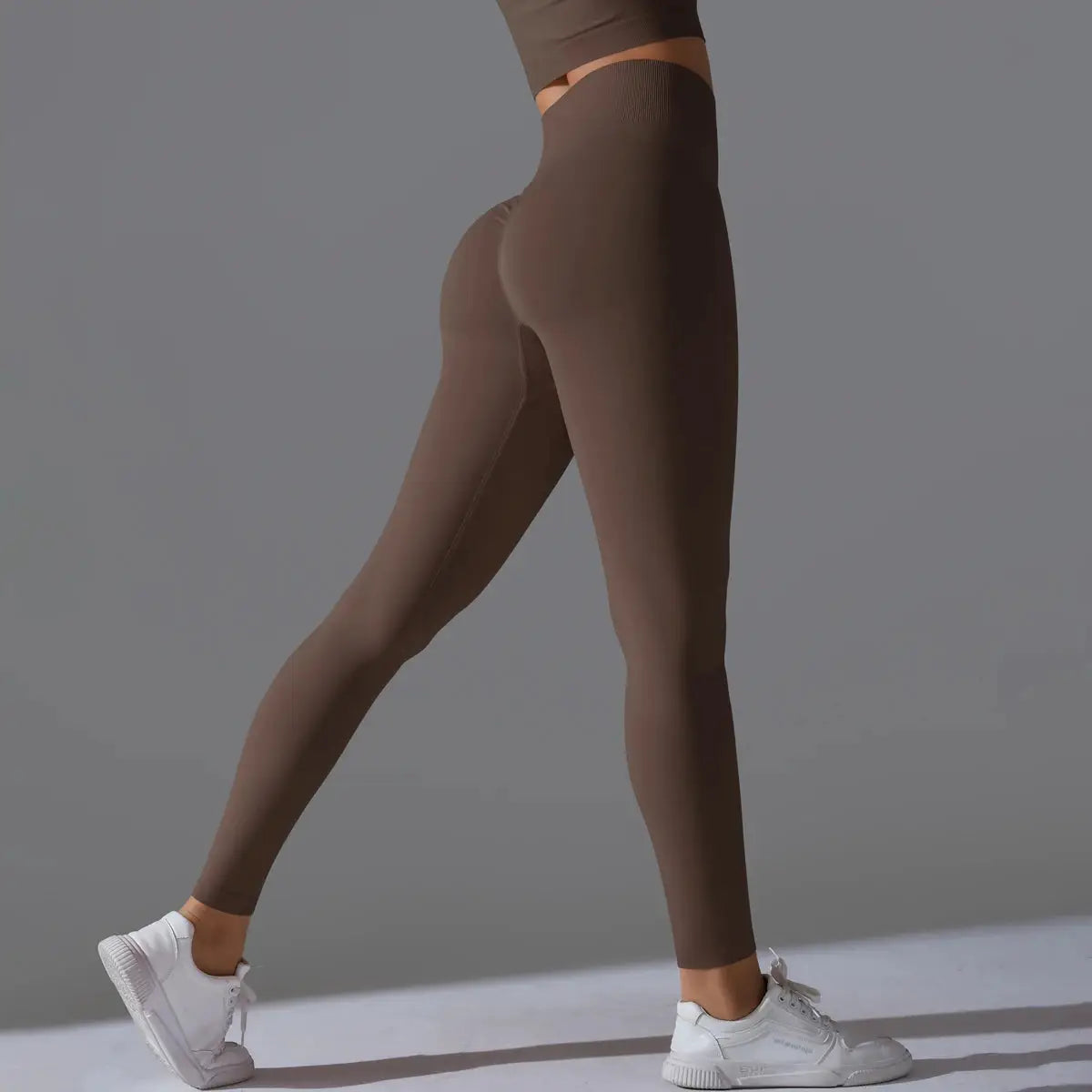 Simples Market women's seamless yoga leggings in brown with high-waist tummy control and scrunch butt lifting.