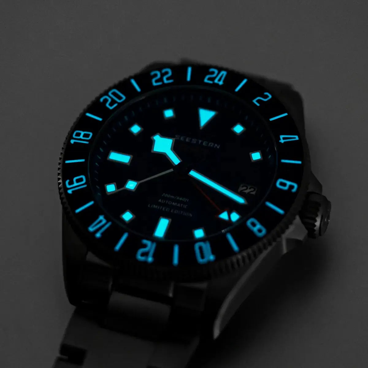 SEESTERN Diver Man Watch; blue lume on black dial, 24h GMT bezel, date window, stainless steel bracelet