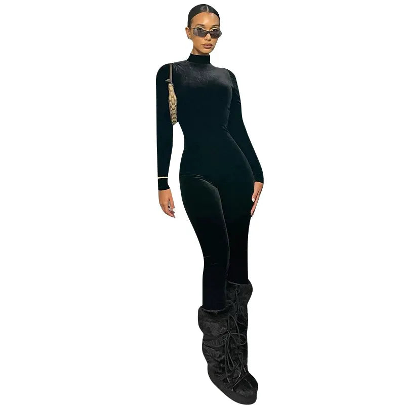 Dulzura velvet jumpsuit for women; black long-sleeve bodycon romper with zipper detail, Simples Market