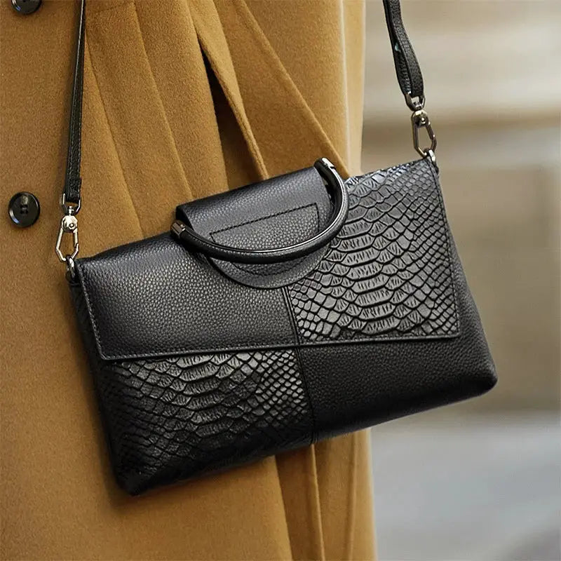 Simples Market PU leather women's shoulder crossbody bag with black alligator-pattern flap.