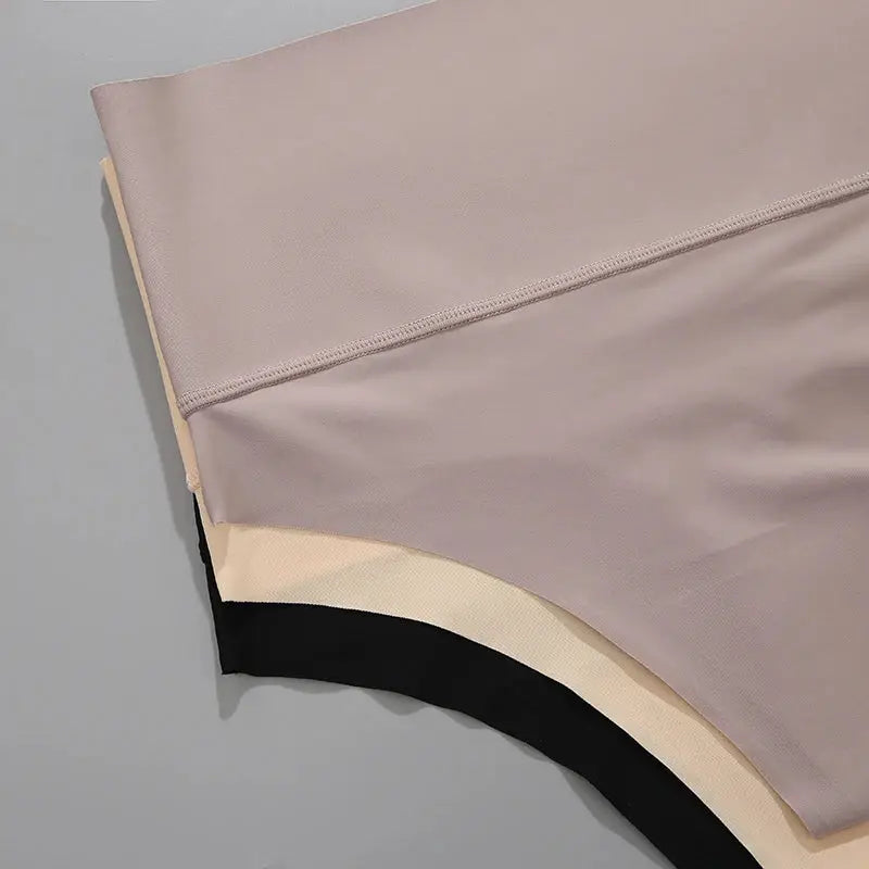 Seamless high-waist thong underwear by Simples Market; beige and black panels, breathable body-shaping briefs.