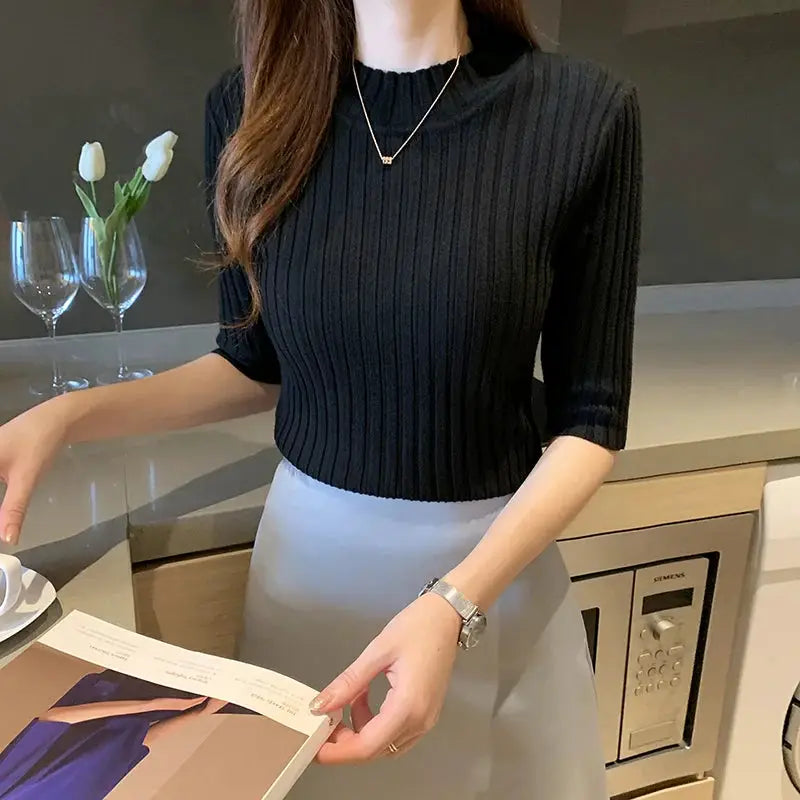 Black ribbed knit blouse for women by Simples Market, short sleeves, crew neck, versatile everyday top