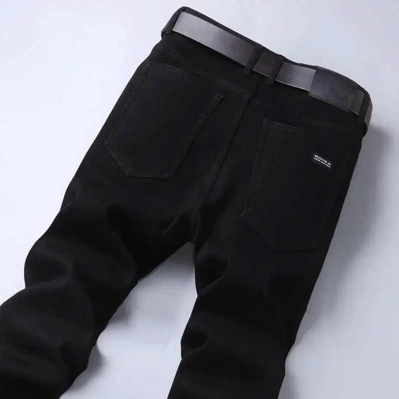 Men's black denim jeans with slim straight fit, back pockets, Simples Market brand.