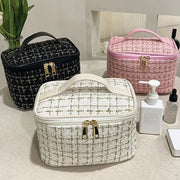 BX100 Knitted Style Makeup Bag Portable Fashionable Large Storage For Travel And Daily Use