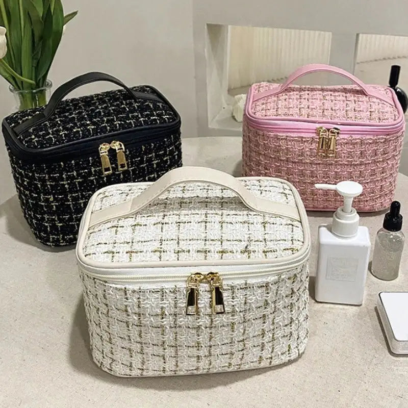 BX100 Knitted Style Makeup Bag Portable Fashionable Large Storage For Travel And Daily Use