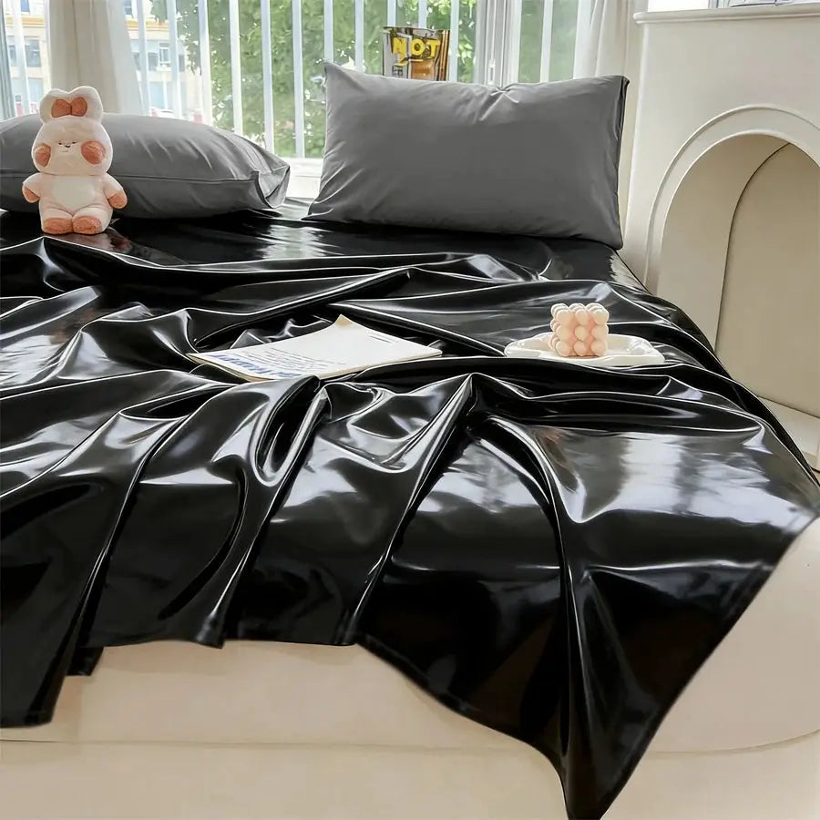 Waterproof PVC mattress cover in black with glossy finish by Simples Market.
