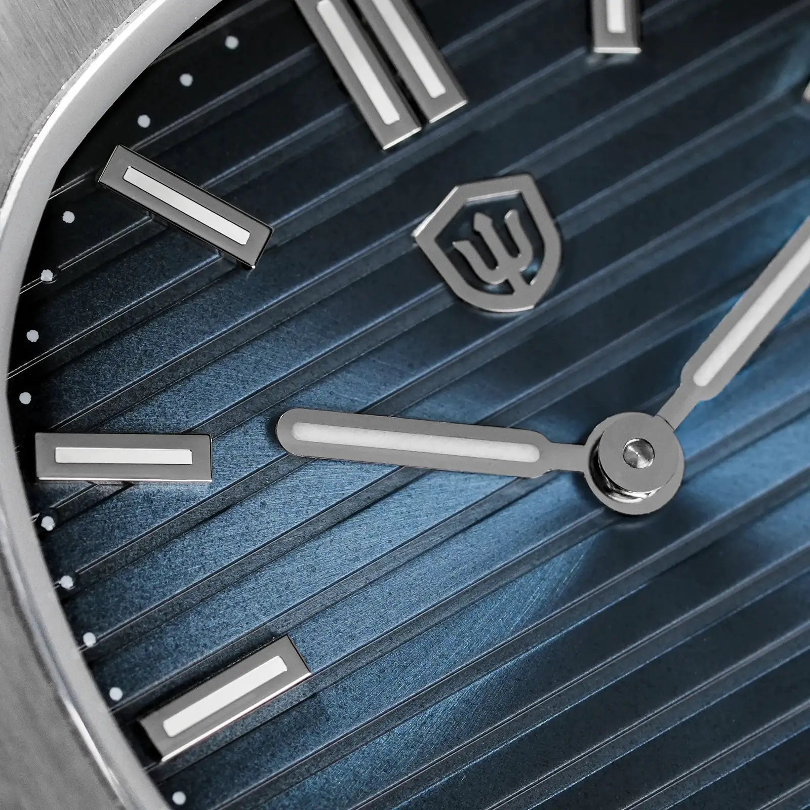 Watchdives WD0013 men's wristwatch dial close-up with blue textured background, silver baton markers and a W shield logo
