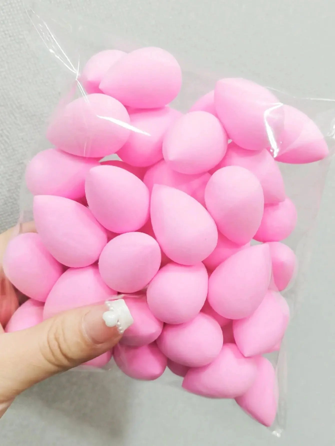 20PCS mini finger puff makeup sponges in pink, ideal for cream and powder concealers, packed in a clear bag.