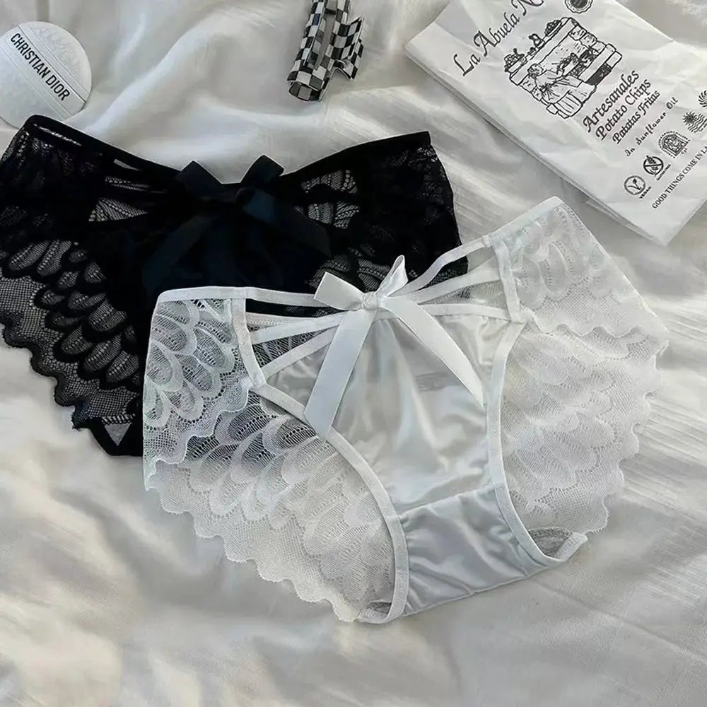 Women's lace panties set by Simples Market, white and black scalloped lace with bows, 2 pieces