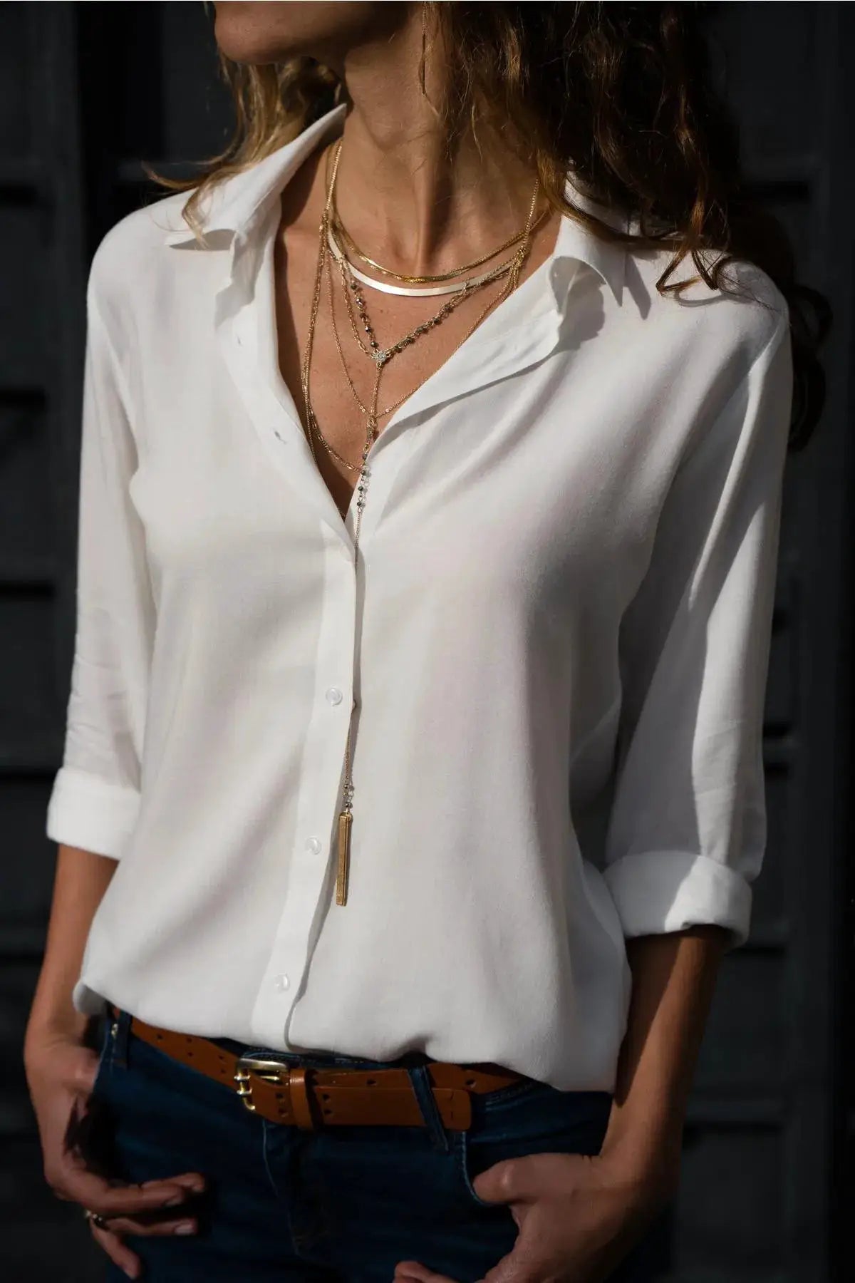 White women's button-down blouse with polo collar by Simples Market; loose-fit office top.