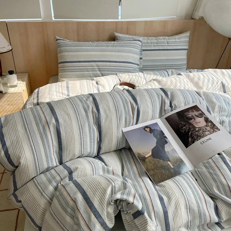 100% cotton striped bedding set with duvet cover and pillowcases in blue and white