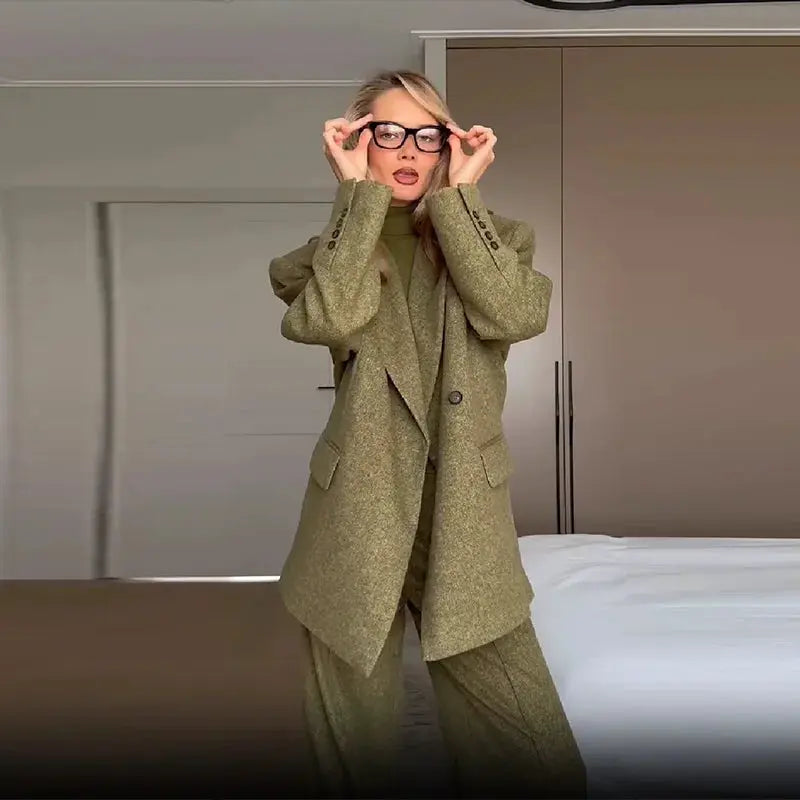 Two-piece olive green women's blazer and pants set with shoulder pads for office wear