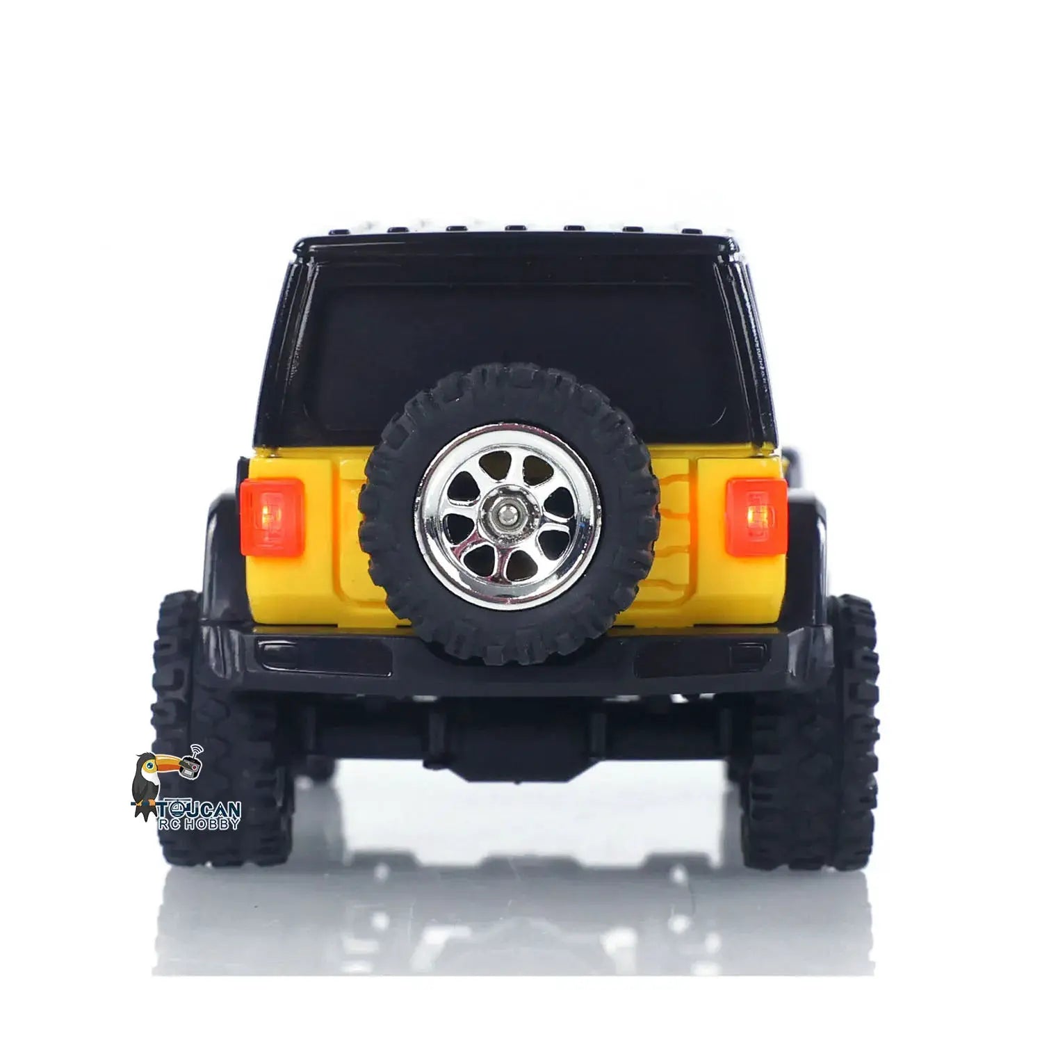 RC rock crawler toy by Simples Market; yellow 4WD with rear spare tire