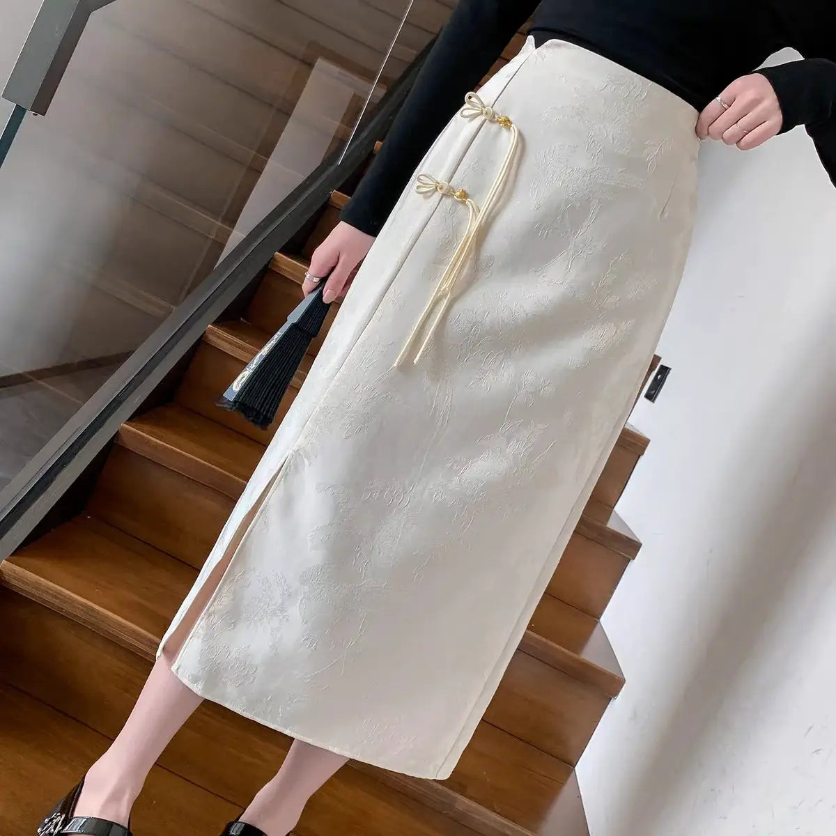 Simples Market ivory cream high-waist midi skirt with floral jacquard pattern and tassel-tie accents, front slit