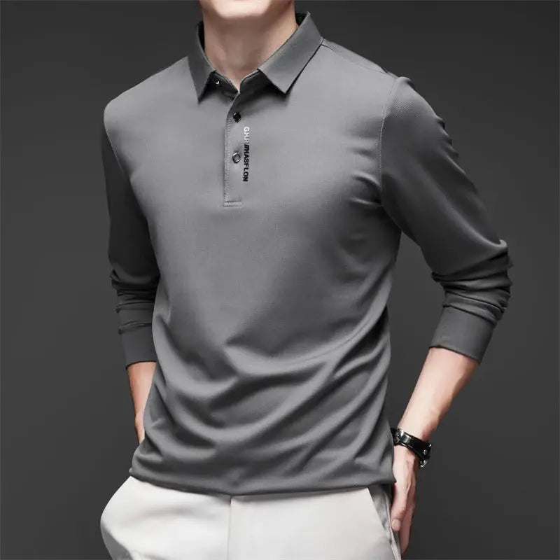 Men's grey long-sleeve polo shirt with badge, Simples Market brand, business casual top.