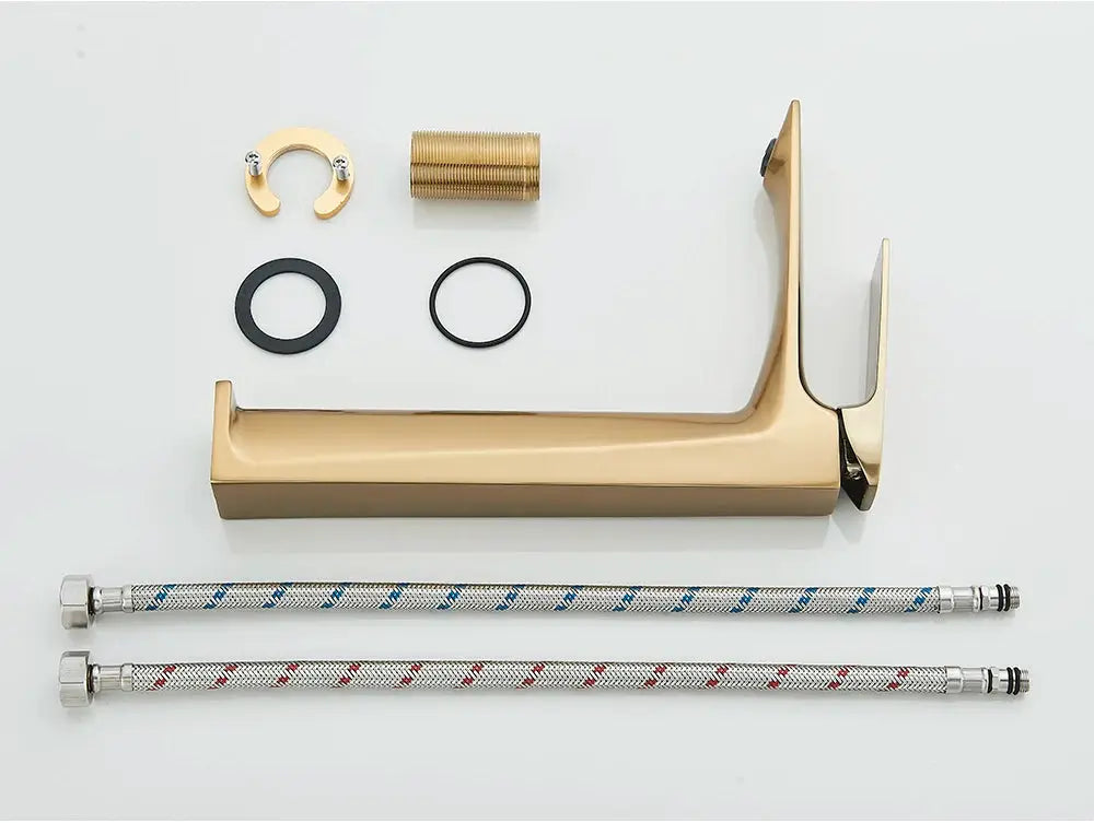 Deck-mounted bathroom faucet with single lever in brushed gold by Simples Market