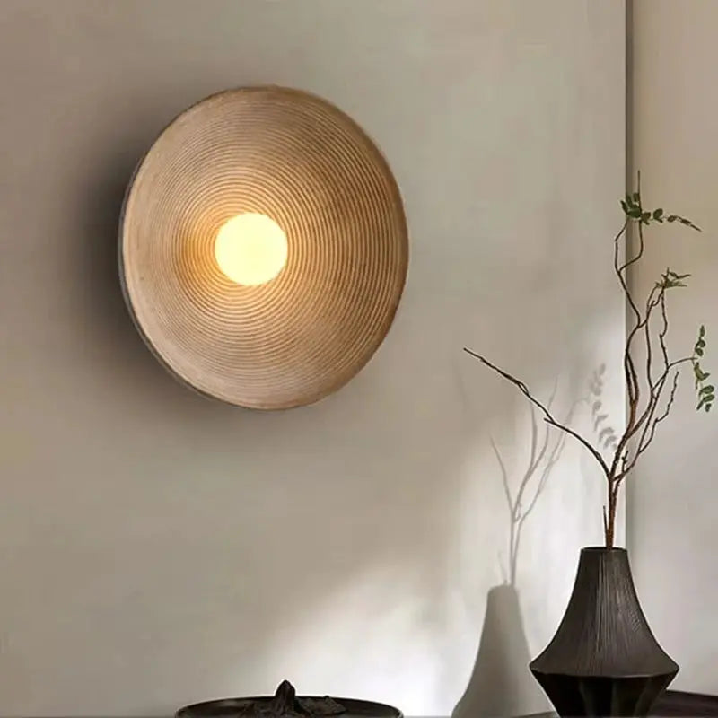 Retro Japanese resin wall lamp by Simples Market; round wall light with concentric rings and warm glow.
