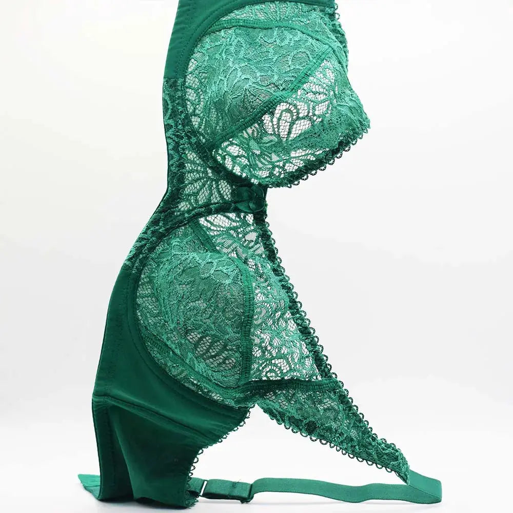 Plus-size lace bra by Simples Market in emerald green with underwire