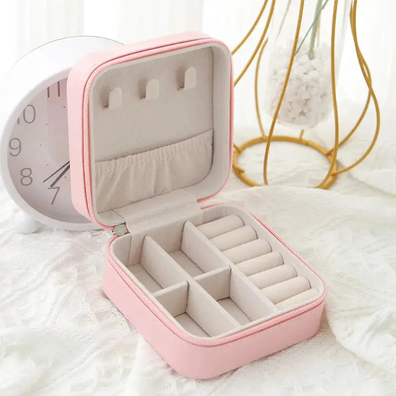 LuxeCare Single Layer Leather Jewelry Box Travel Case PU Leather With Secure Zipper Jewelry Organizer