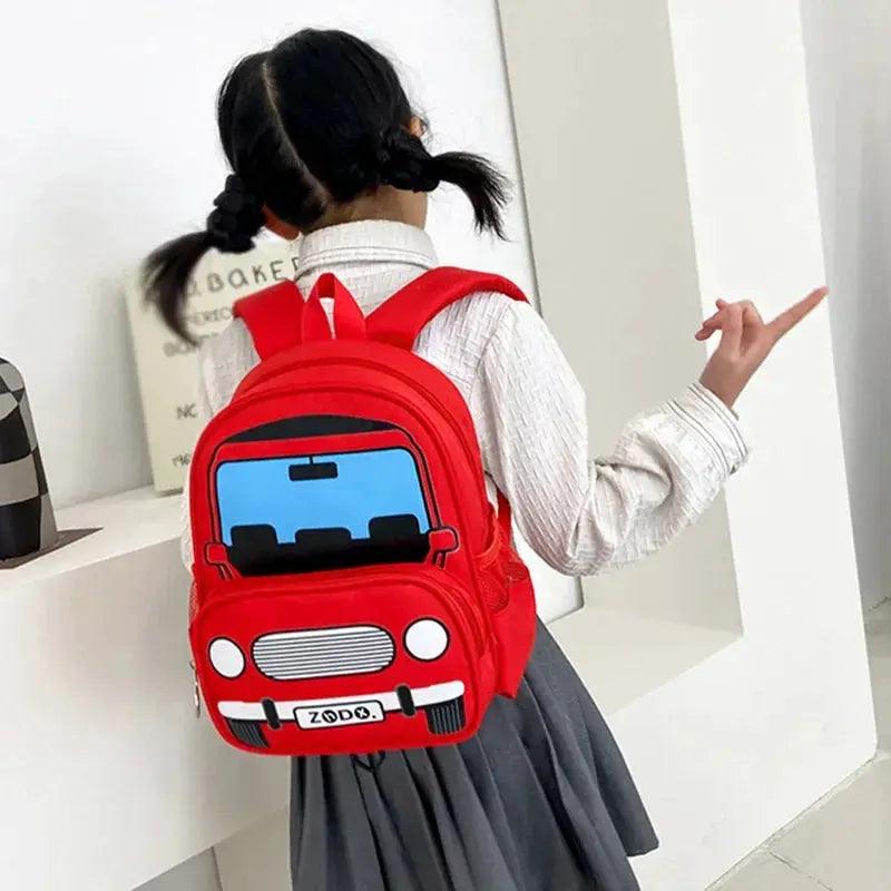 Kids red police car backpack by Simples Market, a trendy school bag with blue windshield design.
