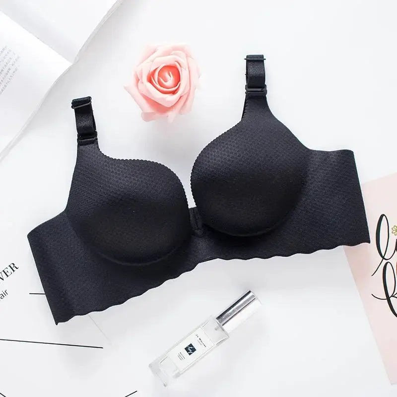 Simples Market Extreme Push-Up Bra, black wireless bra with padded cups and adjustable straps.