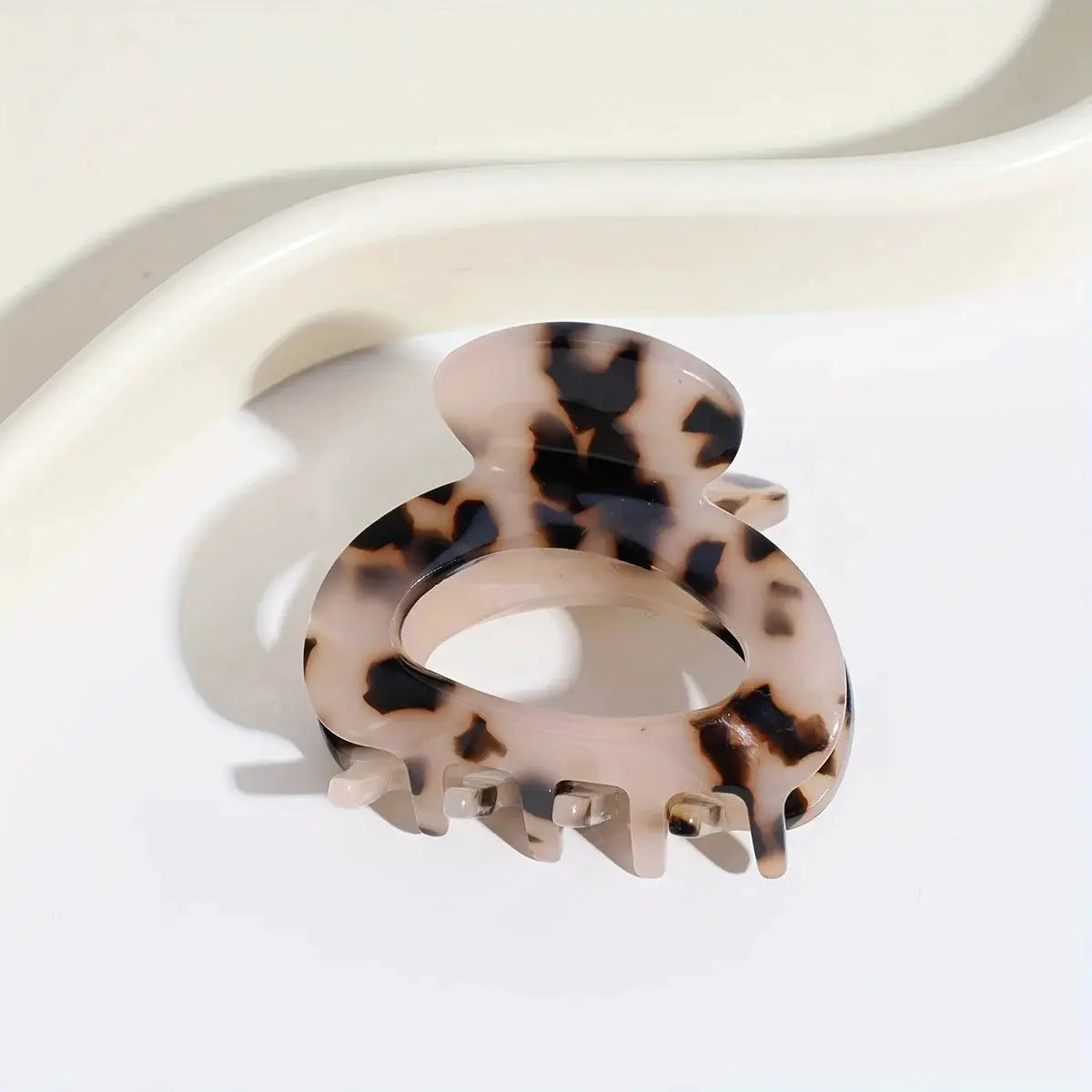 Elegance Hair Small Oval Claw Clip Acetate Secure Grip For Women Elegant Sophisticated Style