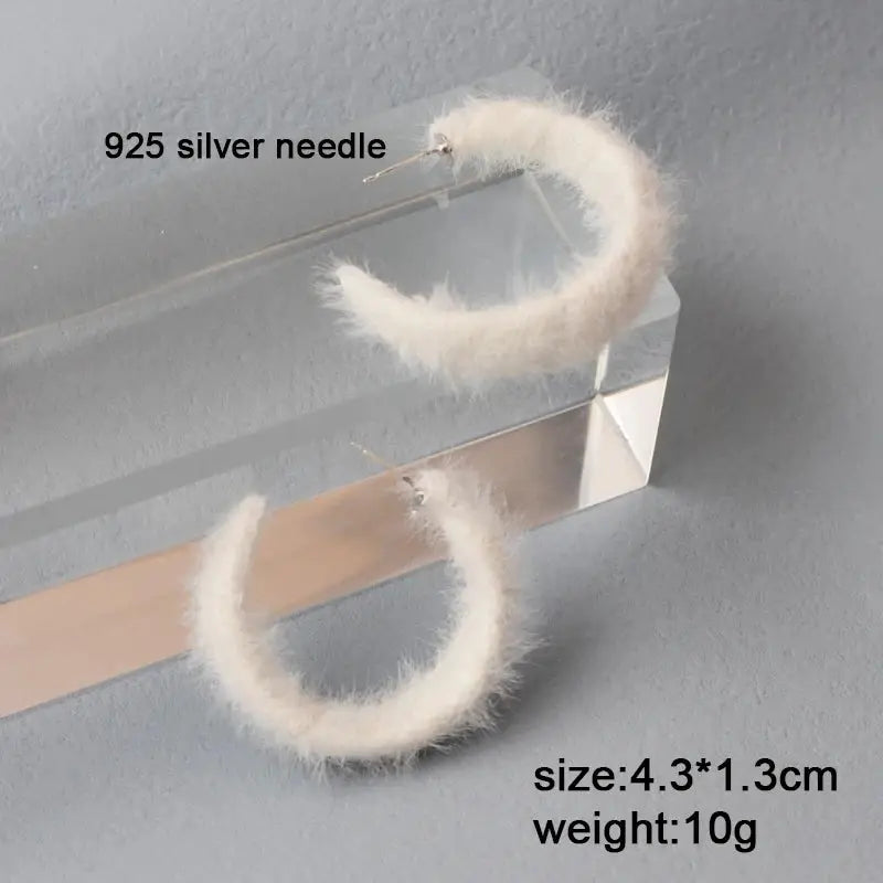 Simples Market fluffy white hoop earrings with 925 silver posts, size 4.3×1.3 cm