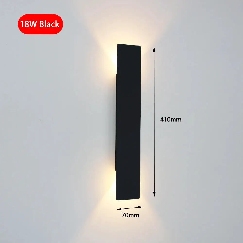 Modern LED indoor wall lamp in black aluminum by Simples Market; 410mm tall, 70mm wide