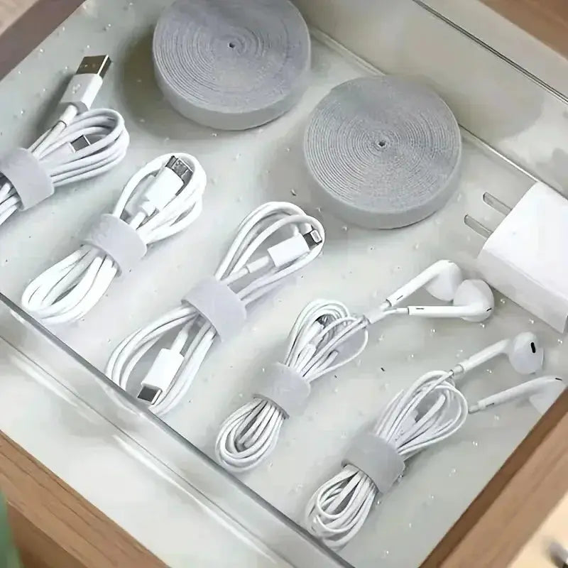 Cable organizer kit with white USB cables and earphones plus two gray circular winders by Simples Market