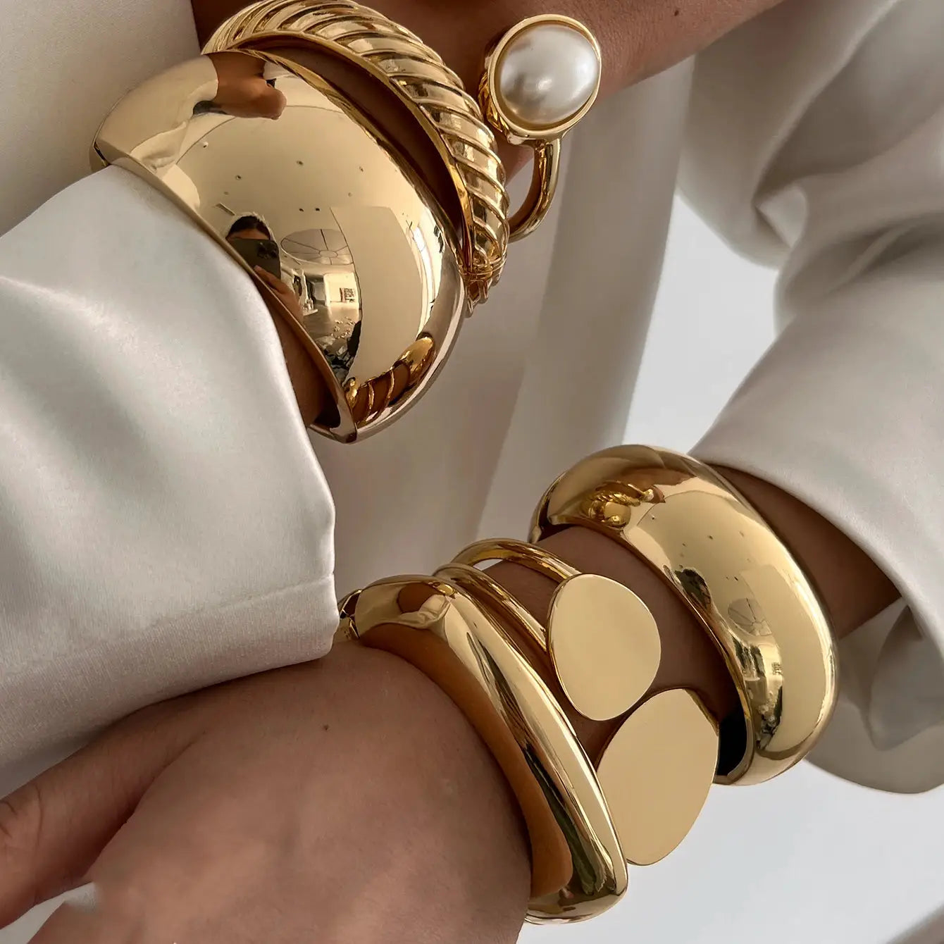 Ingemark Exaggerated Punk Smooth Heavy Metal Chunky Hip Hop Spring Bangles Gold Color Cuff Bracelet for Men and Women