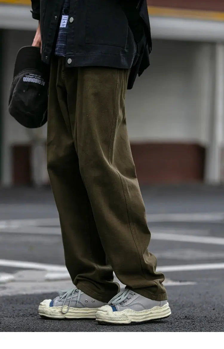 Cargo pants for men in olive green, baggy straight-leg streetwear style