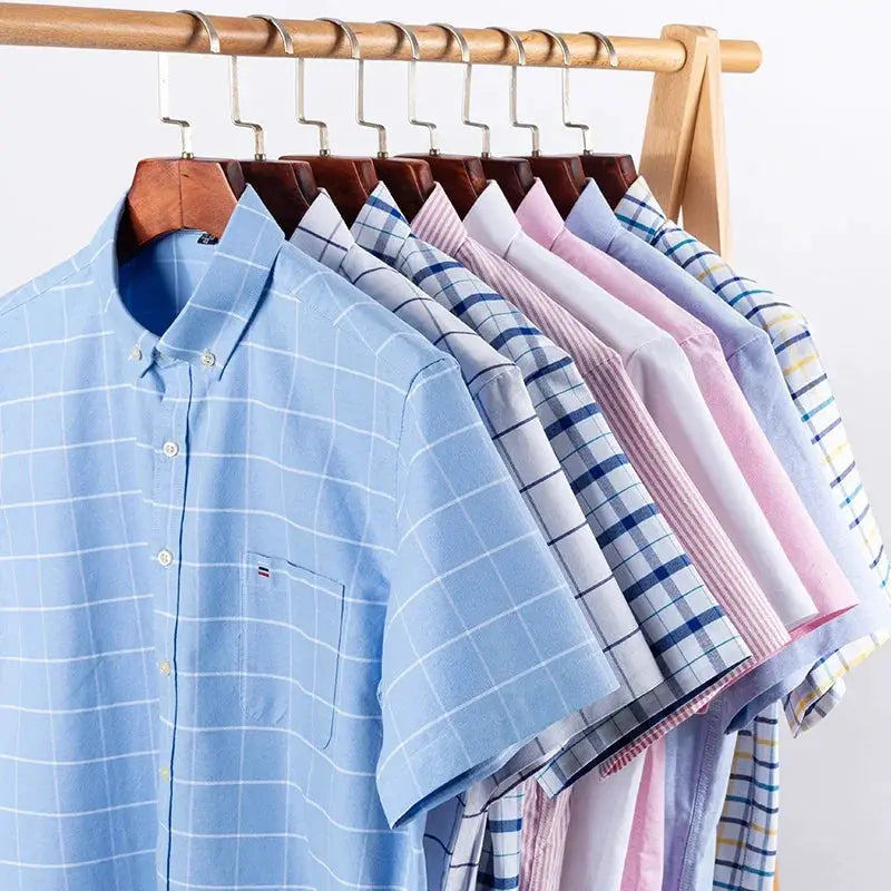 Simples Market men's short-sleeve social shirt, 100% cotton oxford, blue plaid with pocket, 9-piece pastel collection on rack