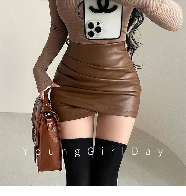 Brown PU leather high-waist A-line mini skirt with wrinkle-wrapped hip design