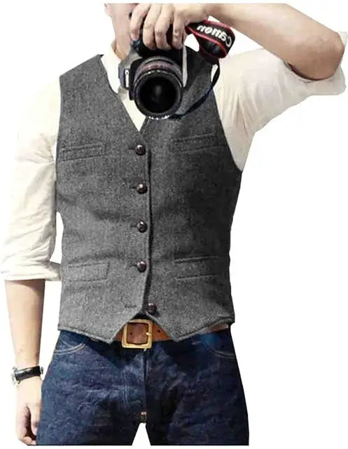 Simples Market men's V-neck waistcoat in gray herringbone tweed, slim fit with brown buttons.