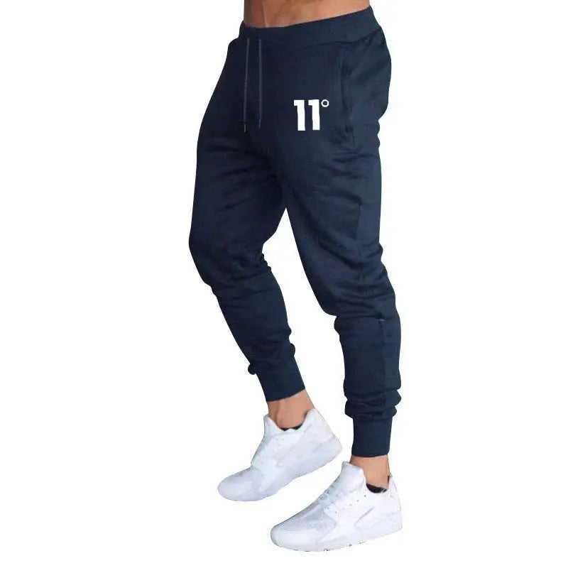 Simples Market black joggers with white 11° logo; breathable gym sweatpants with cuffed ankles.