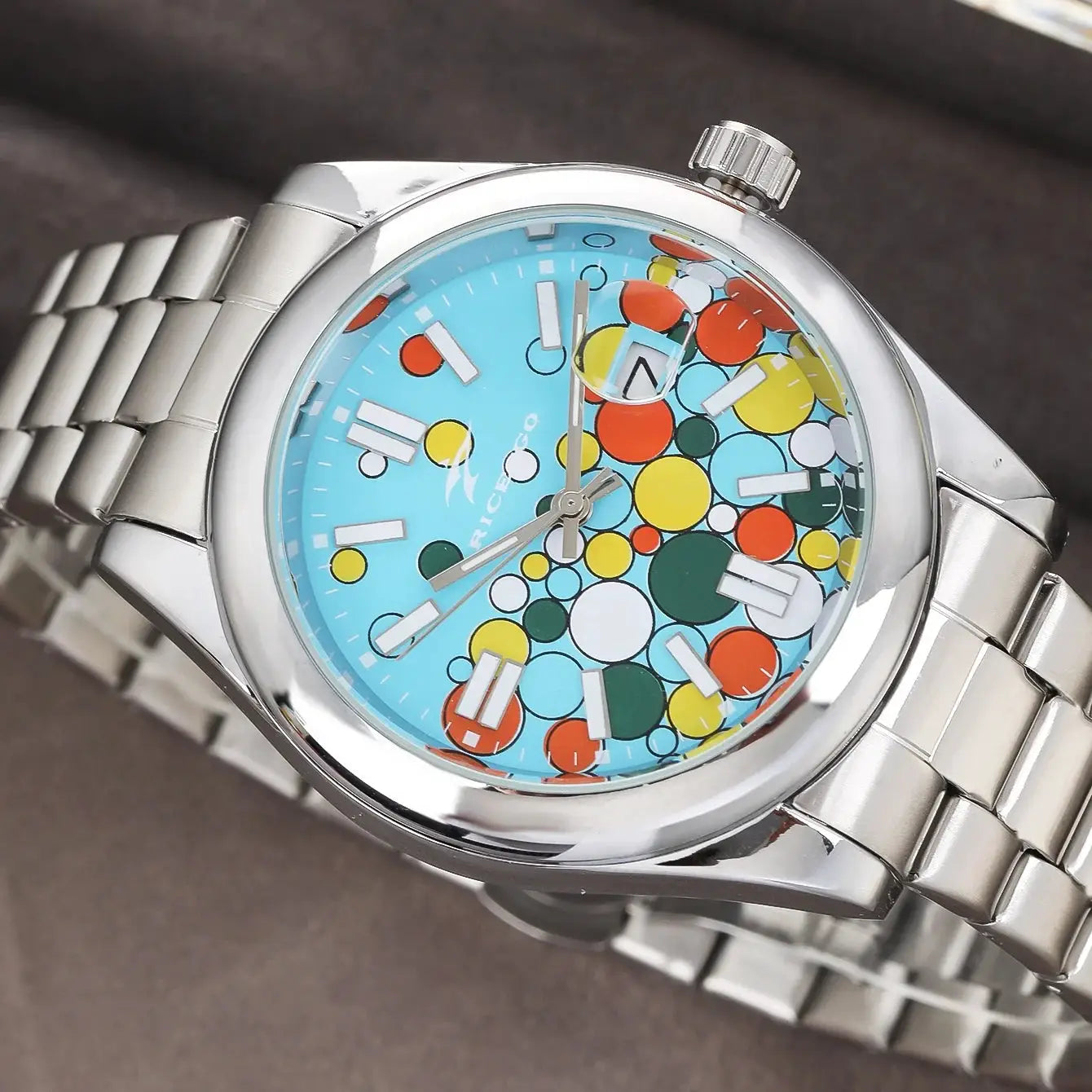 Classic men's quartz watch with a blue multicolor circle-pattern dial, stainless steel case and bracelet, date window