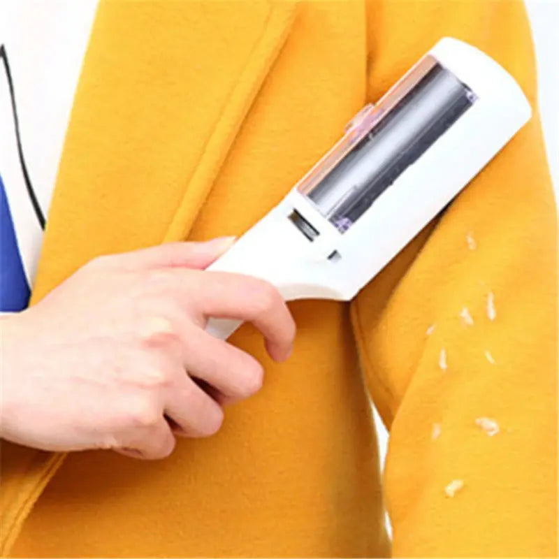 Simples Market white electrostatic lint remover brush removes dust and pet hair from a yellow coat