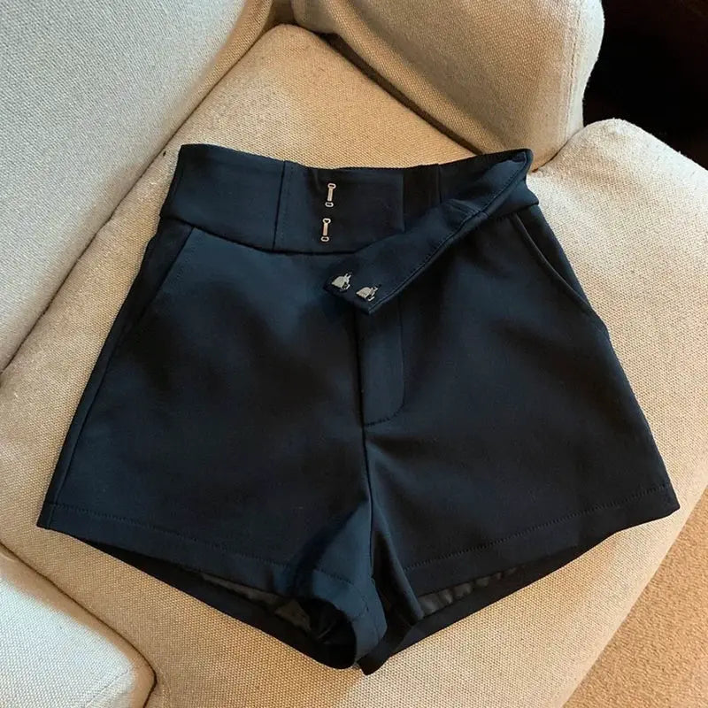 Women's black high-waisted belted shorts with A-line silhouette, Simples Market