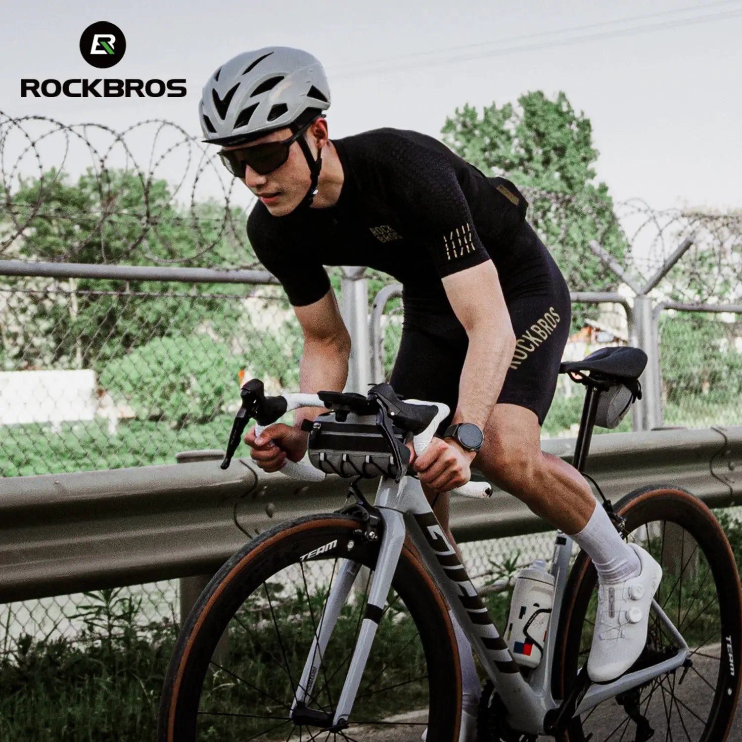ROCKBROS men's black breathable summer cycling short-sleeve jersey on road bike