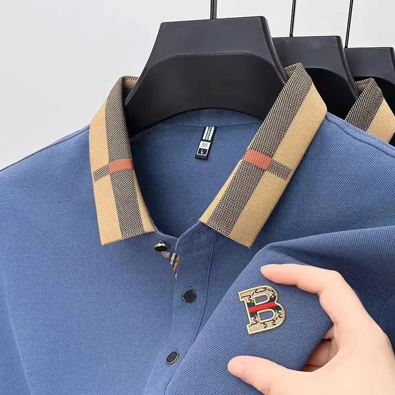 Blue polo shirt with beige plaid collar and gold B emblem patch, Simples Market.