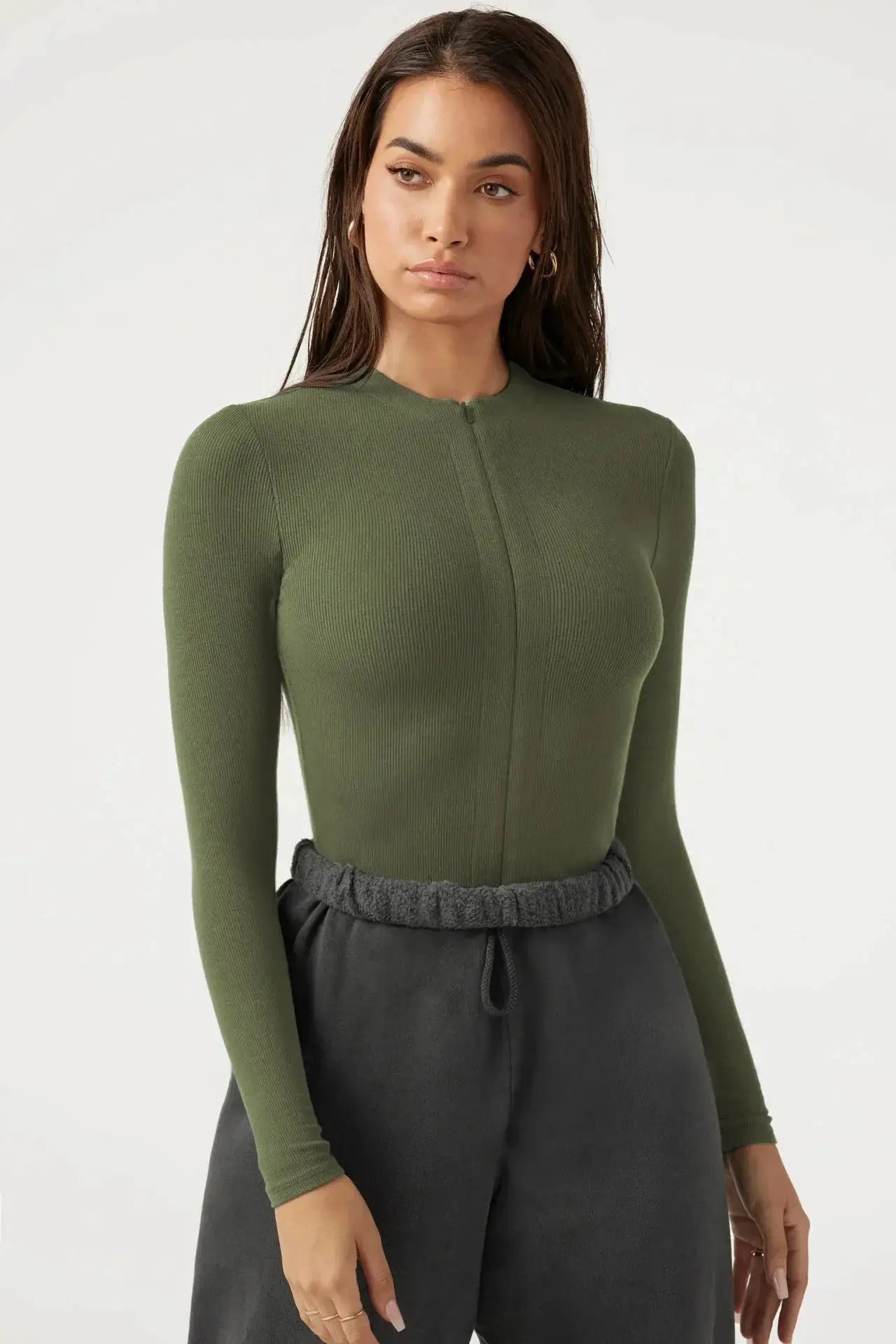 Women's olive-green ribbed knit jumpsuit with front zipper and long sleeves by Simples Market