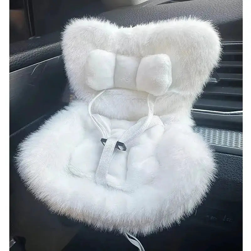 Car doll safety seat for 17cm doll, white fluffy plush with harness straps